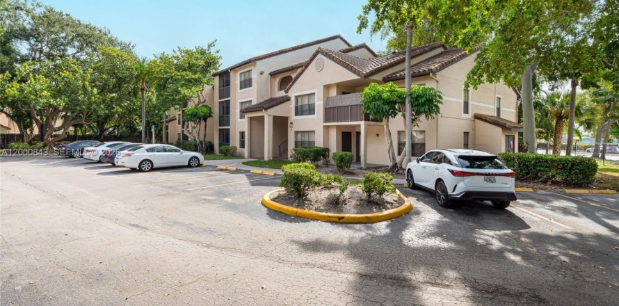 Condo in Pompano Beach, Florida, 1 bedroom  № 2065471