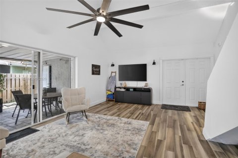 Casa en venta en Sunrise, Florida, 4 dormitorios, 182.09 m2 № 2247287 - foto 9