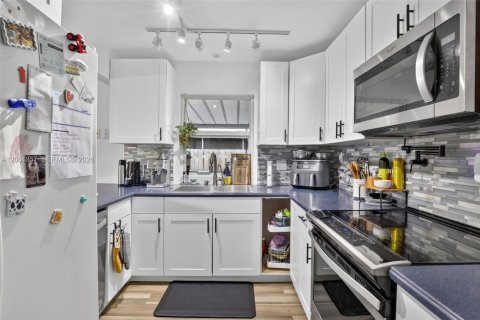 Casa en venta en Sunrise, Florida, 4 dormitorios, 182.09 m2 № 2247287 - foto 10