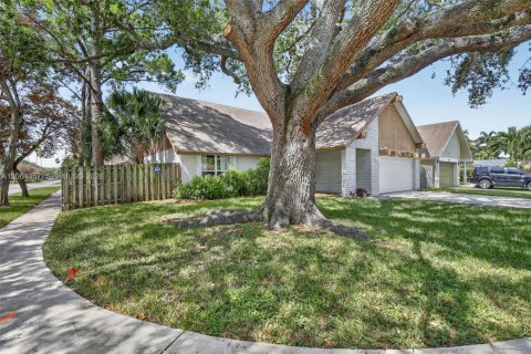 Casa en venta en Sunrise, Florida, 4 dormitorios, 182.09 m2 № 2247287 - foto 3