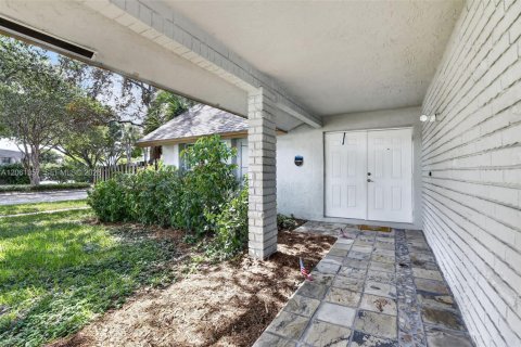 Casa en venta en Sunrise, Florida, 4 dormitorios, 182.09 m2 № 2247287 - foto 5