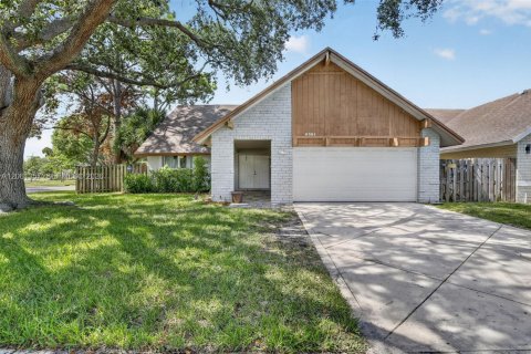 Casa en Sunrise, Florida 4 dormitorios, 182.09 m2 № 2247287