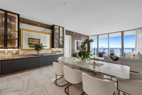 Copropriété à louer à Miami, Floride: 3 chambres, 198.9 m2 № 1965865 - photo 4