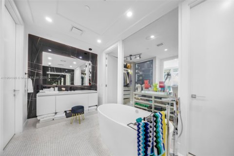 Copropriété à louer à Miami, Floride: 3 chambres, 198.9 m2 № 1965865 - photo 25