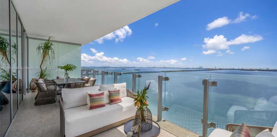 Condo à Miami, Floride, 3 chambres  № 1965865