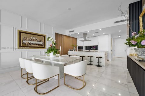 Copropriété à louer à Miami, Floride: 3 chambres, 198.9 m2 № 1965865 - photo 15