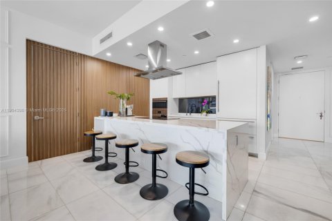 Copropriété à louer à Miami, Floride: 3 chambres, 198.9 m2 № 1965865 - photo 9