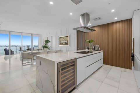 Copropriété à louer à Miami, Floride: 3 chambres, 198.9 m2 № 1965865 - photo 6