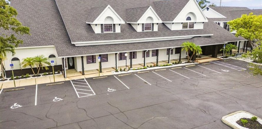 Immobilier commercial à Largo, Floride 3396.88 m2 № 2415269