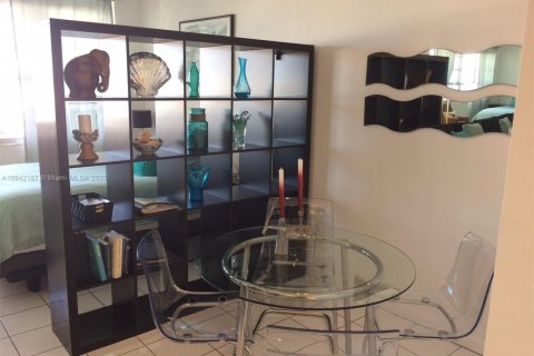 Condominio en alquiler en Miami Beach, Florida, 49.24 m2 № 9341 - foto 10