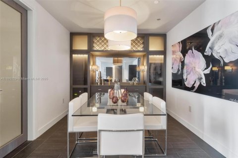 Condo in Miami, Florida, 2 bedrooms  № 2052728 - photo 3