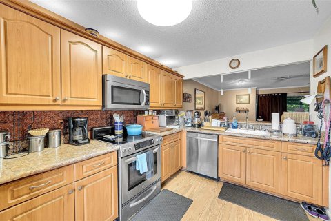 Condo in Deerfield Beach, Florida, 2 bedrooms  № 2173151 - photo 11