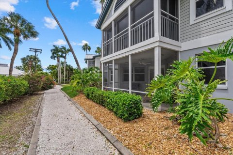 Condo in Sarasota, Florida, 2 bedrooms  № 2095142 - photo 11