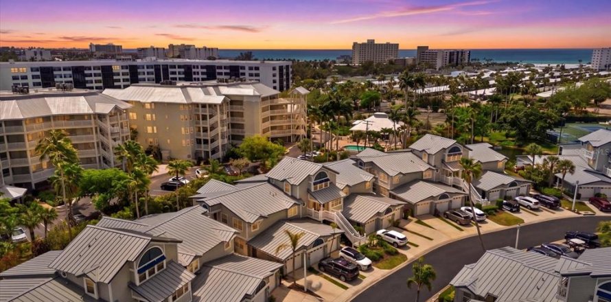 Condo in Sarasota, Florida, 2 bedrooms  № 2095142