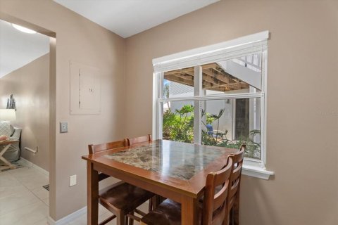 Condo in Sarasota, Florida, 2 bedrooms  № 2095142 - photo 23