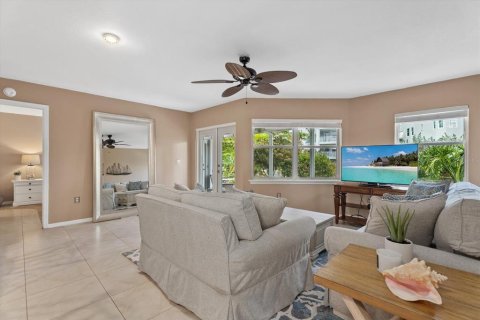 Condo in Sarasota, Florida, 2 bedrooms  № 2095142 - photo 13