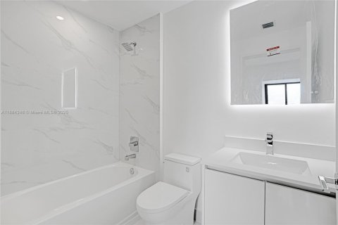 Купить кондоминиум в Майами, Флорида 3 спальни, 152.27м2, № 1942170 - фото 30