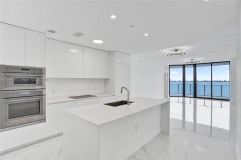 Купить кондоминиум в Майами, Флорида 3 спальни, 152.27м2, № 1942170 - фото 1