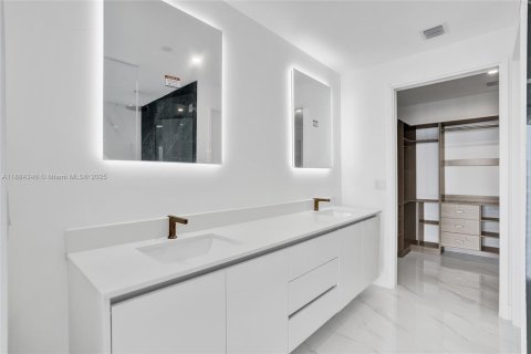 Купить кондоминиум в Майами, Флорида 3 спальни, 152.27м2, № 1942170 - фото 12