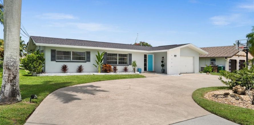 House in Cape Coral, Florida 2 bedrooms, 118.45 sq.m. № 1852451
