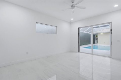 House in Port Charlotte, Florida 4 bedrooms, 232.26 sq.m. № 2220910 - photo 27