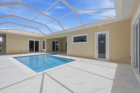 House in Port Charlotte, Florida 4 bedrooms, 232.26 sq.m. № 2220910 - photo 6