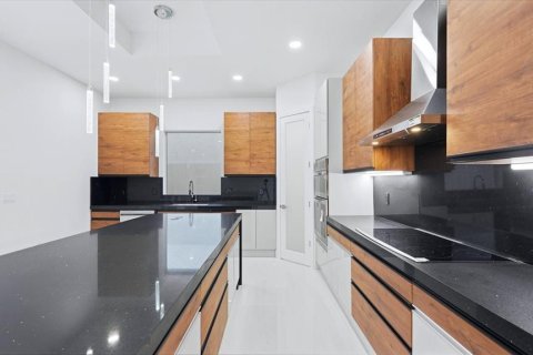 House in Port Charlotte, Florida 4 bedrooms, 232.26 sq.m. № 2220910 - photo 20