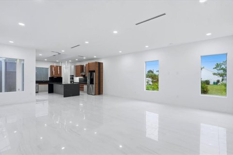 House in Port Charlotte, Florida 4 bedrooms, 232.26 sq.m. № 2220910 - photo 15