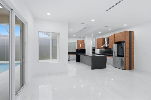 House in Port Charlotte, Florida 4 bedrooms, 232.26 sq.m. № 2220910 - photo 18