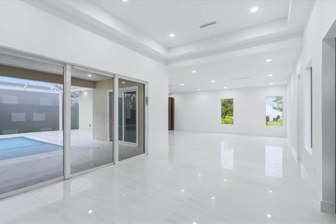 House in Port Charlotte, Florida 4 bedrooms, 232.26 sq.m. № 2220910 - photo 11