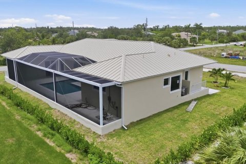House in Port Charlotte, Florida 4 bedrooms, 232.26 sq.m. № 2220910 - photo 10