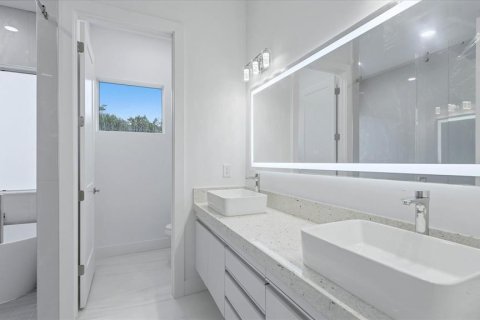 House in Port Charlotte, Florida 4 bedrooms, 232.26 sq.m. № 2220910 - photo 28