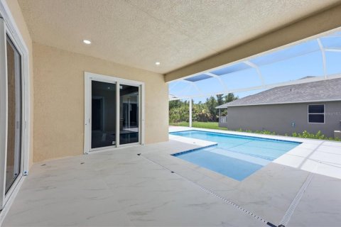 House in Port Charlotte, Florida 4 bedrooms, 232.26 sq.m. № 2220910 - photo 9