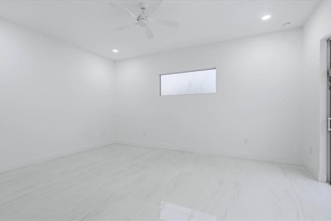House in Port Charlotte, Florida 4 bedrooms, 232.26 sq.m. № 2220910 - photo 24