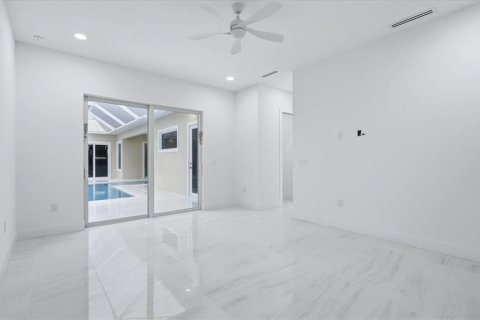 House in Port Charlotte, Florida 4 bedrooms, 232.26 sq.m. № 2220910 - photo 26
