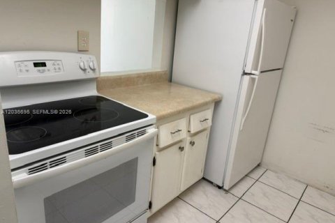 Condominio en Miami, Florida, 1 dormitorio  № 2085008