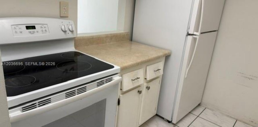 Condominio en Miami, Florida, 1 dormitorio  № 2085008
