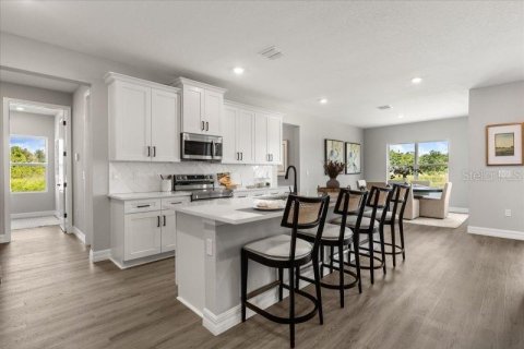 House in Ocala, Florida 4 bedrooms, 230.21 sq.m. № 2239279 - photo 4