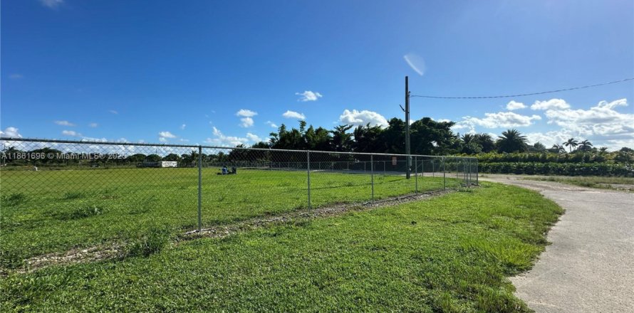 Land in Miami, Florida № 1892285