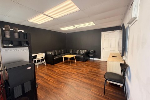 Commercial property in Miami, Florida № 2039751 - photo 3