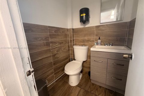 Commercial property in Miami, Florida № 2039751 - photo 10