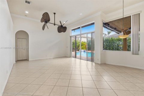 House in Miramar, Florida 4 bedrooms, 254.55 sq.m. № 2023678 - photo 9