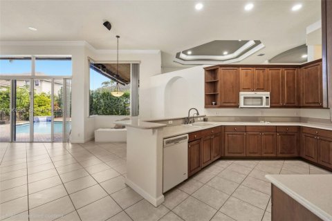 House in Miramar, Florida 4 bedrooms, 254.55 sq.m. № 2023678 - photo 11