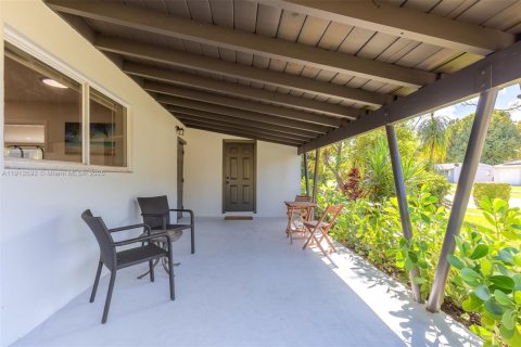 House in Palm Beach Gardens, Florida 3 bedrooms, 85.28 sq.m. № 1970416 - photo 25