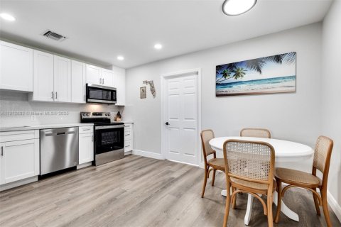 House in Palm Beach Gardens, Florida 3 bedrooms, 85.28 sq.m. № 1970416 - photo 9