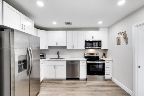 House in Palm Beach Gardens, Florida 3 bedrooms, 85.28 sq.m. № 1970416 - photo 10