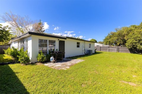 House in Palm Beach Gardens, Florida 3 bedrooms, 85.28 sq.m. № 1970416 - photo 28