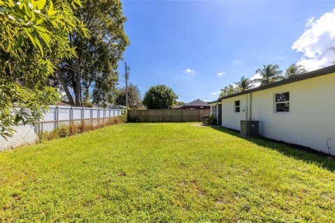 House in Palm Beach Gardens, Florida 3 bedrooms, 85.28 sq.m. № 1970416 - photo 26