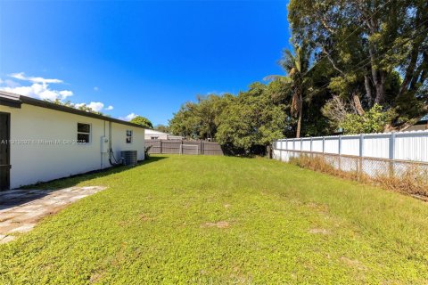 House in Palm Beach Gardens, Florida 3 bedrooms, 85.28 sq.m. № 1970416 - photo 27