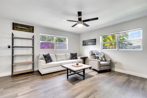 House in Palm Beach Gardens, Florida 3 bedrooms, 85.28 sq.m. № 1970416 - photo 8